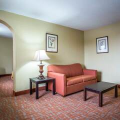 Отель Quality Inn And Suites Monroe комната для гостей