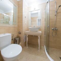 Отель Harmony Suites Monte Carlo Болгария, Солнечный берег - 1 отзыв об отеле, цены и фото номеров - забронировать отель Harmony Suites Monte Carlo онлайн ванная