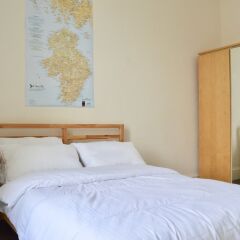 Отель Stylish 2 Bedroom Apartment In Great Location Великобритания, Эдинбург - отзывы, цены и фото номеров - забронировать отель Stylish 2 Bedroom Apartment In Great Location онлайн комната для гостей фото 3