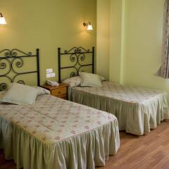 Hotel Alpina Вильянуэва-де-Ароса комната для гостей фото 4