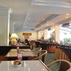 Hotel Beverly Plaza гостиничный бар