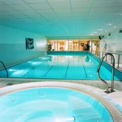 Отель Holiday Inn Edinburgh бассейн