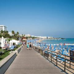 Отель Silver Sands Beach Hotel Кипр, Протарас - 10 отзывов об отеле, цены и фото номеров - забронировать отель Silver Sands Beach Hotel онлайн приотельная территория