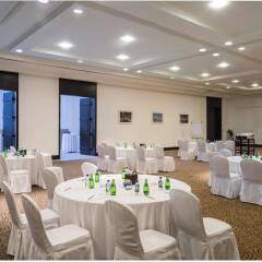 Отель The Ajman Palace
