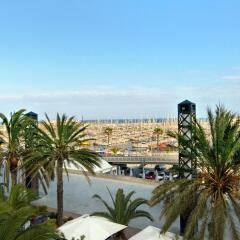 Отель Hilton Barcelona пляж