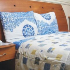 Отель Upper Class Suites комната для гостей