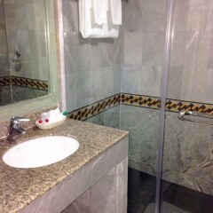Отель Lee Place Hotel Таиланд, Бангкок - отзывы, цены и фото номеров - забронировать отель Lee Place Hotel онлайн ванная