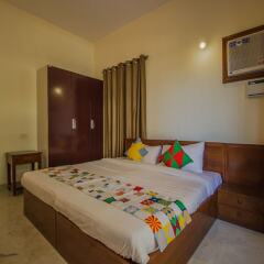 Отель OYO 11351 Home 4BHK Miramar Beach Гоа сейф в номере
