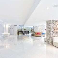 Отель FERGUS Style Cala Blanca Suites интерьер отеля фото 3