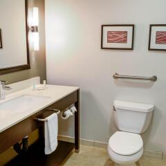 Отель Comfort Inn & Suites Near Universal - N. Hollywood - Burbank ванная