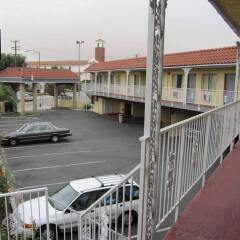 Отель Budget Inn Motel США, Сан-Габриел - отзывы, цены и фото номеров - забронировать отель Budget Inn Motel онлайн парковка