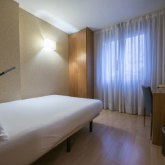 Отель Silken Sant Gervasi Испания, Барселона - 1 отзыв об отеле, цены и фото номеров - забронировать отель Silken Sant Gervasi онлайн сейф в номере