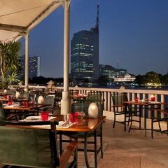 Отель The Peninsula Bangkok гостиничный бар