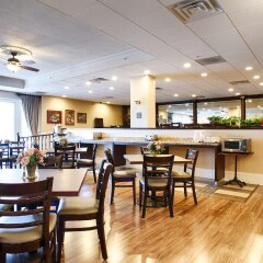 Отель Best Western Plus San Pedro Hotel & Suites США, Лос-Анджелес - отзывы, цены и фото номеров - забронировать отель Best Western Plus San Pedro Hotel & Suites онлайн гостиничный бар