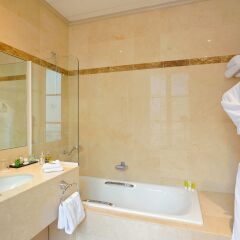 Отель Royal Saint Honore Франция, Париж - 2 отзыва об отеле, цены и фото номеров - забронировать отель Royal Saint Honore онлайн ванная