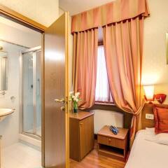 Flower Garden Hotel сейф в номере