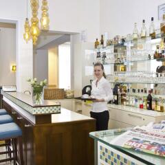 HiLight Suites Hotel гостиничный бар