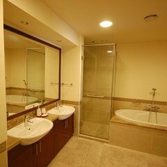 Отель Residence South by Deluxe Holiday Homes ванная