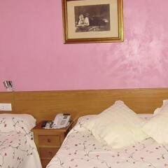 Отель Hostal Miguel Angel сейф в номере