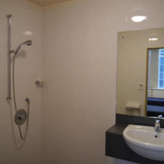 Base Auckland in Auckland, New Zealand from 77$, photos, reviews - zenhotels.com bathroom