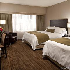 Отель Delta Hotels by Marriott Calgary Downtown Канада, Калгари - отзывы, цены и фото номеров - забронировать отель Delta Hotels by Marriott Calgary Downtown онлайн комната для гостей фото 5