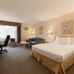 Отель Travelodge Calgary University Канада, Калгари - отзывы, цены и фото номеров - забронировать отель Travelodge Calgary University онлайн комната для гостей фото 3