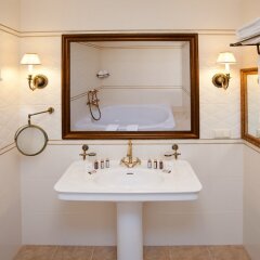Гостиница Stolichniy Hotel Украина, Донецк - отзывы, цены и фото номеров - забронировать гостиницу Stolichniy Hotel онлайн ванная