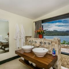 Отель One Private Island One Villa Савусаву ванная