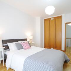 Отель Duplex Apartment - 4 Bedrooms & Garage Португалия, Лиссабон - отзывы, цены и фото номеров - забронировать отель Duplex Apartment - 4 Bedrooms & Garage онлайн комната для гостей фото 3