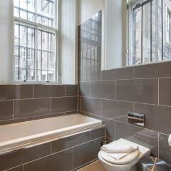 Отель Location, Location! North Bank Street Luxury Apt Эдинбург ванная фото 2