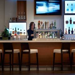 Отель Delta Hotels by Marriott Ottawa City Centre Канада, Оттава - отзывы, цены и фото номеров - забронировать отель Delta Hotels by Marriott Ottawa City Centre онлайн гостиничный бар
