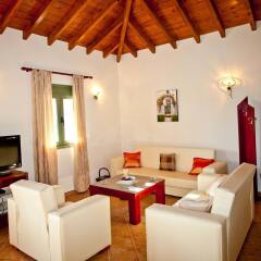 Отель Aselinos Suites комната для гостей фото 2