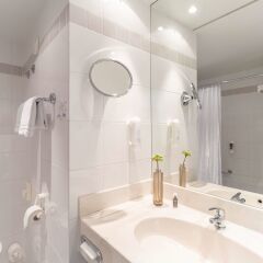 Отель Ramada by Wyndham Hannover Германия, Ганновер - отзывы, цены и фото номеров - забронировать отель Ramada by Wyndham Hannover онлайн ванная