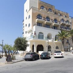 Отель Gillieru Harbour Сан-Пауль-иль-Бахар парковка