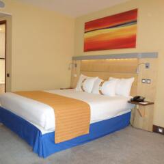 Отель Holiday Inn Express Paris Canal De La Villette Париж комната для гостей фото 3