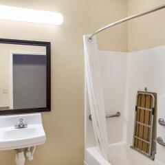 Отель Comfort Suites Plainview ванная