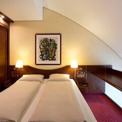 Отель Living Hotel Prinzessin Elisabeth by Derag Германия, Мюнхен - 1 отзыв об отеле, цены и фото номеров - забронировать отель Living Hotel Prinzessin Elisabeth by Derag онлайн комната для гостей фото 5