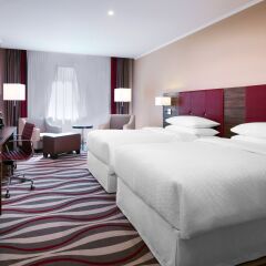 Four Points by Sheraton Kaluga в Калуге - забронировать гостиницу Four Points by Sheraton Kaluga, цены и фото номеров Калуга комната для гостей фото 4