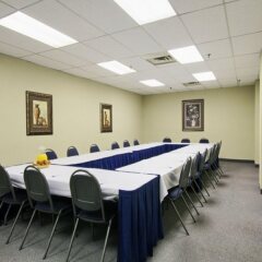 Отель Comfort Inn & Suites Downtown Edmonton фото 2