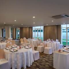 Отель Cinnamon Lakeside Colombo с домашними животными