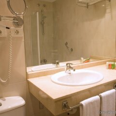 Hotel City Express Santander Parayas Сантандер ванная