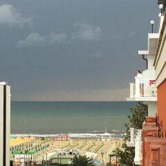 Hotel Sissi-rivazzurra Di Rimini Римини пляж