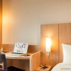 Отель ibis Paris Coeur d'Orly Airport удобства в номере