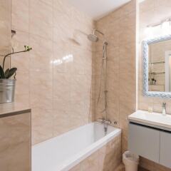 Отель Luxury and Bright Two-Bedroom Apartment Ile Saint-Louis Франция, Париж - отзывы, цены и фото номеров - забронировать отель Luxury and Bright Two-Bedroom Apartment Ile Saint-Louis онлайн ванная