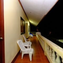 Отель Lanta Ala Guesthouse Ланта балкон