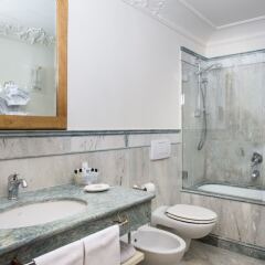 Отель Art Hotel Orologio Италия, Болонья - отзывы, цены и фото номеров - забронировать отель Art Hotel Orologio онлайн ванная