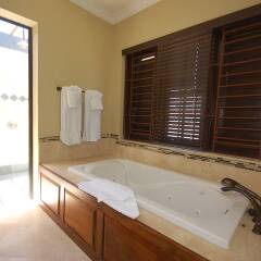Отель Mai Tai Villa, 4BR by Jamaican Treasures спа