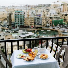 Отель Spinola Hotel Мальта, Сан Джулианс - 1 отзыв об отеле, цены и фото номеров - забронировать отель Spinola Hotel онлайн балкон