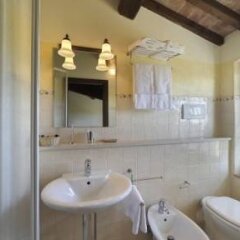 Отель Fattoria Abbazia Monte Oliveto Италия, Сан-Джиминьяно - отзывы, цены и фото номеров - забронировать отель Fattoria Abbazia Monte Oliveto онлайн ванная