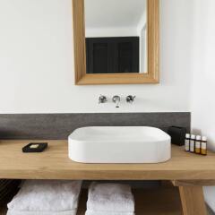 Отель Porto Fira Suites Греция, Остров Санторини - отзывы, цены и фото номеров - забронировать отель Porto Fira Suites онлайн ванная